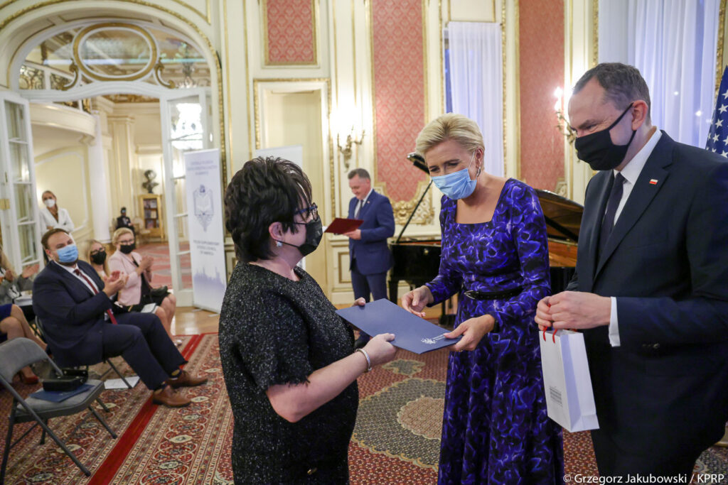 Małżonka Prezydenta wręczyła dyplomy nauczycielom polonijnym